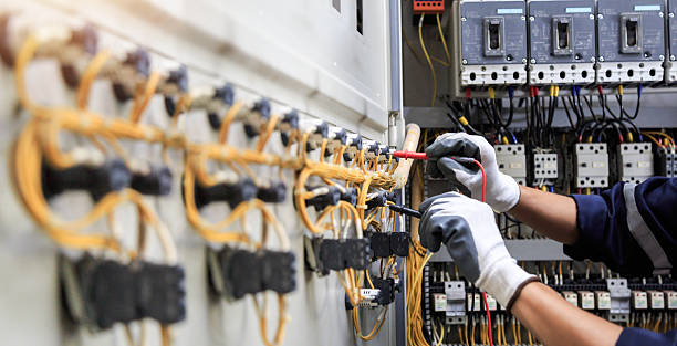 Professional Electrician technician working in Long Beach, NY